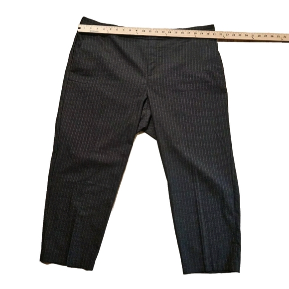 Old Navy Size 20 Gray Pinstripe Dress Slacks Pants Elastic Waist Pockets - Picture 2 of 6